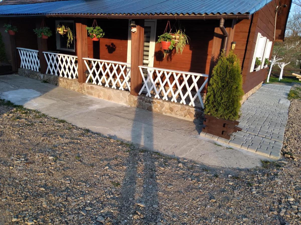 Villa Domek Na Prerii à Ustrzyki Dolne Extérieur photo