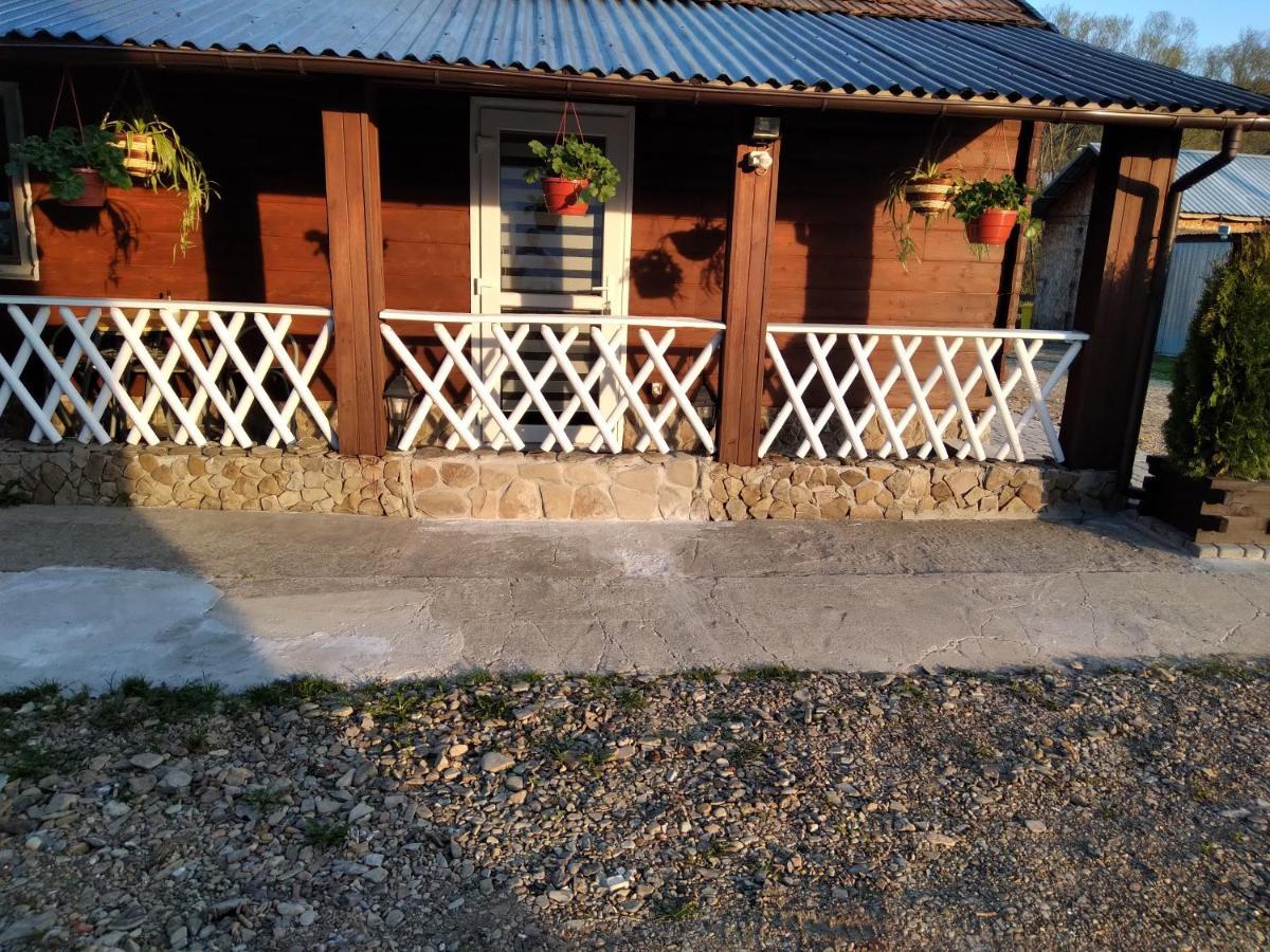 Villa Domek Na Prerii à Ustrzyki Dolne Extérieur photo