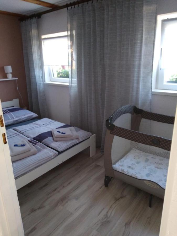 Villa Domek Na Prerii à Ustrzyki Dolne Extérieur photo