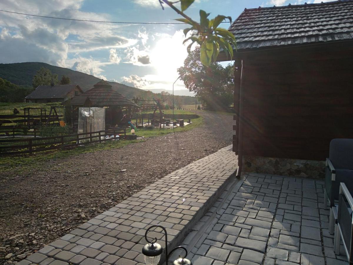 Villa Domek Na Prerii à Ustrzyki Dolne Extérieur photo