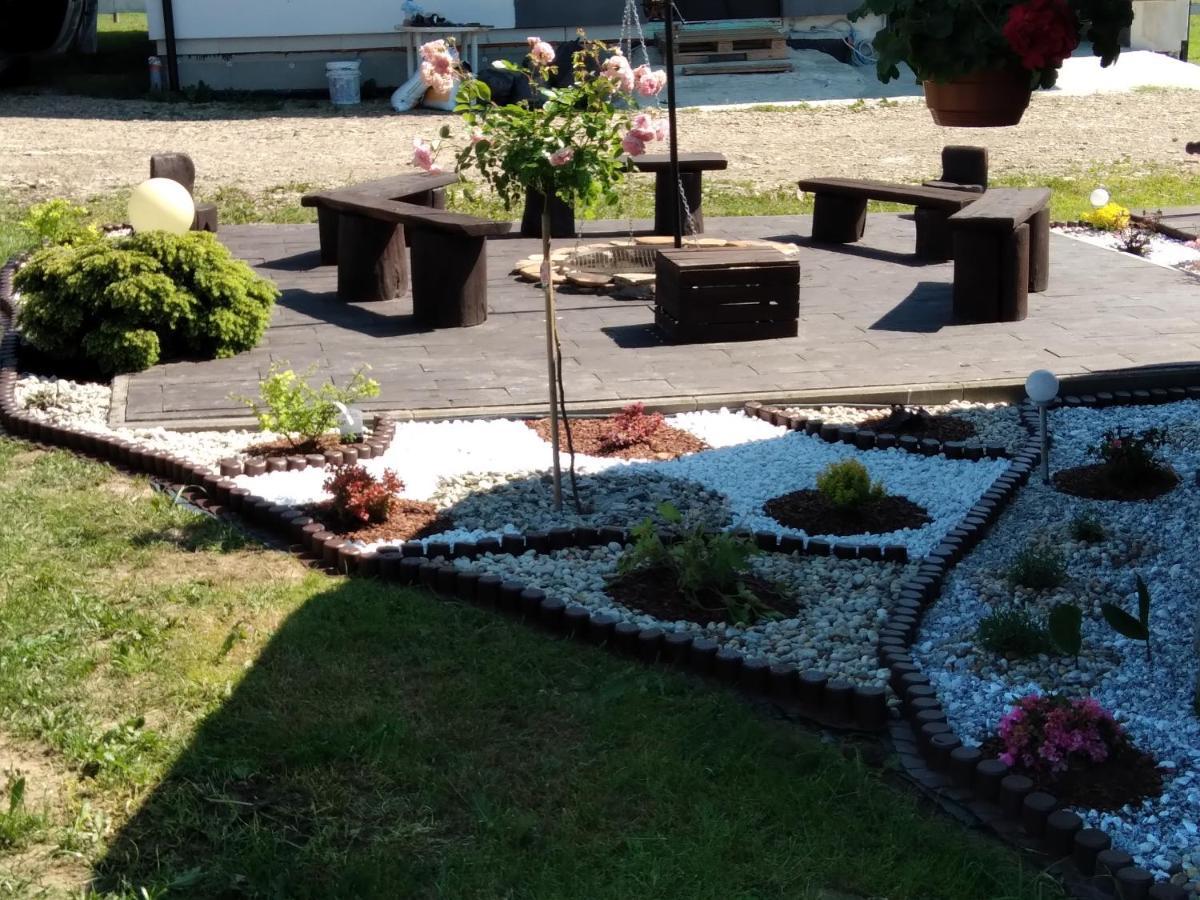Villa Domek Na Prerii à Ustrzyki Dolne Extérieur photo