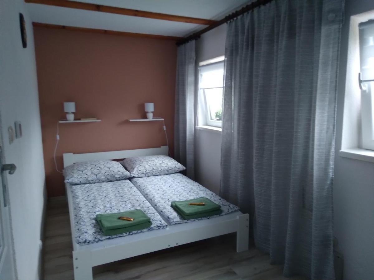 Villa Domek Na Prerii à Ustrzyki Dolne Extérieur photo